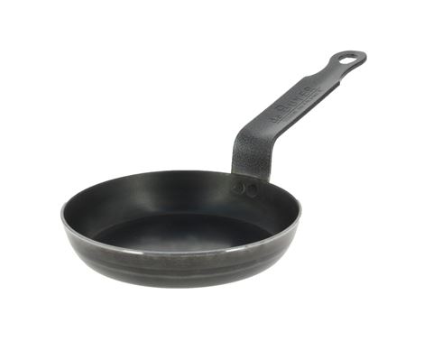 Spejlægspande i Blue Carbon Steel – ideel til stegning af æg med perfekt varmefordeling og professionel holdbarhed.