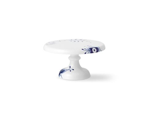 Serveringsfad på fod i blå mega riflet porcelæn fra Royal Copenhagen – elegant og klassisk design til borddækning og servering.