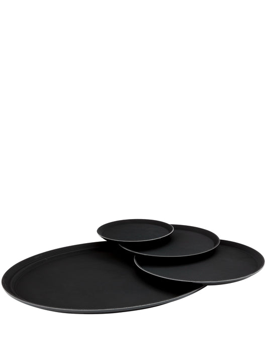 Undgå utilsigtet spild med denne skridsikre tjenerbakke på 28 cm.